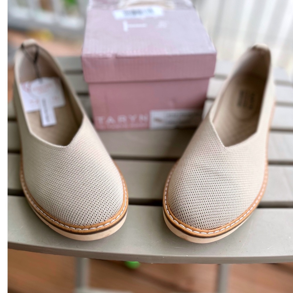 Taryn by Taryn Rose Spiller Beige Comfort Knit Memory Foam Flats Size 9